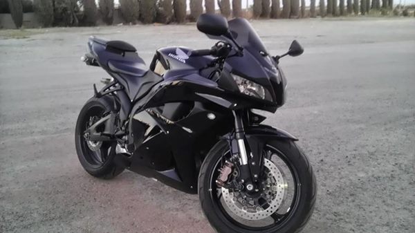 CBR 600rr 2010... 9000 xiliometra mono...