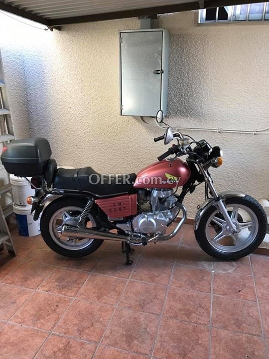 Motorcycle Honda cm-250cc Ï„Î¿Ï… 1985