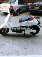 E-electric motorcycle. Olokenurgia motora mono 10 xilionetra 4