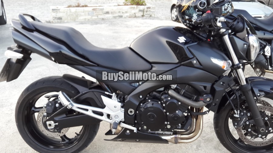 Пластик suzuki gsr