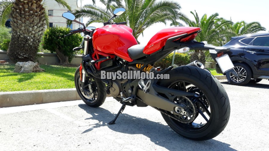 DUCATI Monster 821