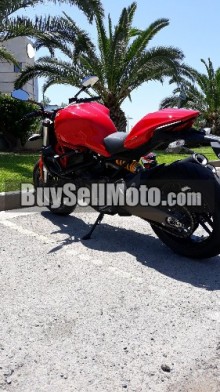 DUCATI Monster 821 1